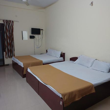 Adhithya Apartments กูรูวาเยอร์ ภายนอก รูปภาพ