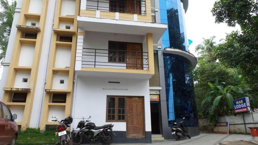 Adhithya Apartments กูรูวาเยอร์ ภายนอก รูปภาพ
