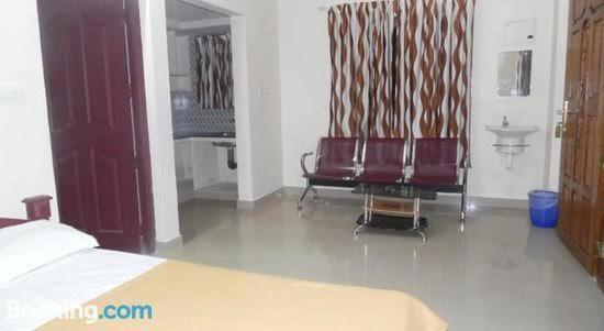 Adhithya Apartments กูรูวาเยอร์ ภายนอก รูปภาพ