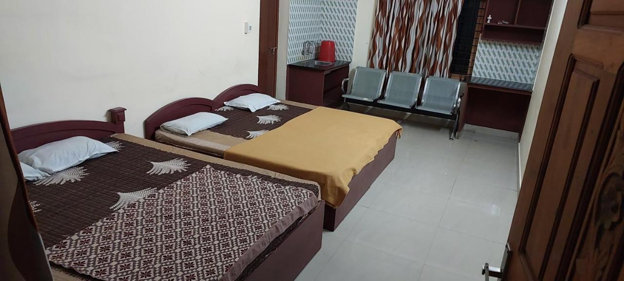 Adhithya Apartments กูรูวาเยอร์ ภายนอก รูปภาพ