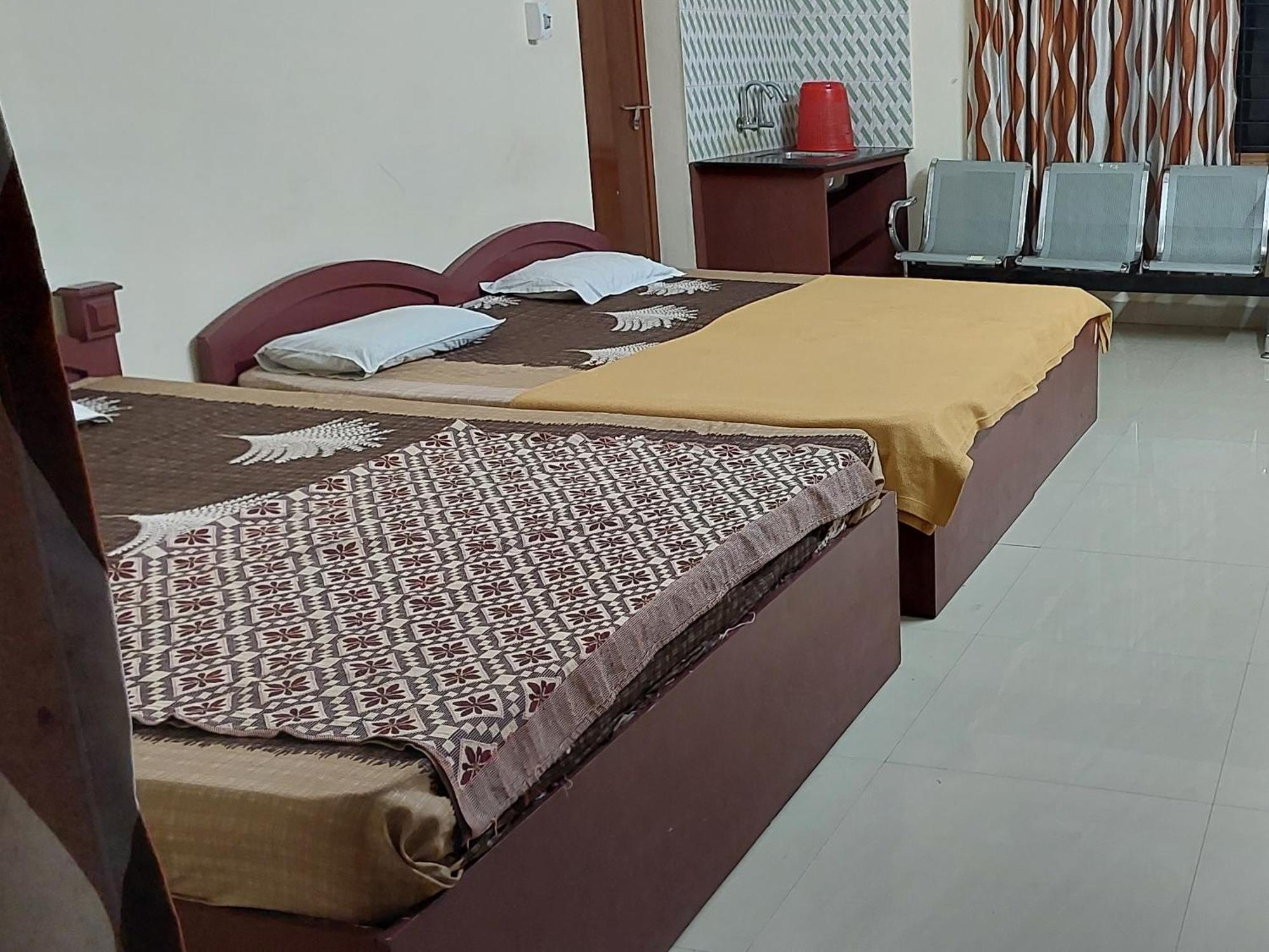 Adhithya Apartments กูรูวาเยอร์ ภายนอก รูปภาพ
