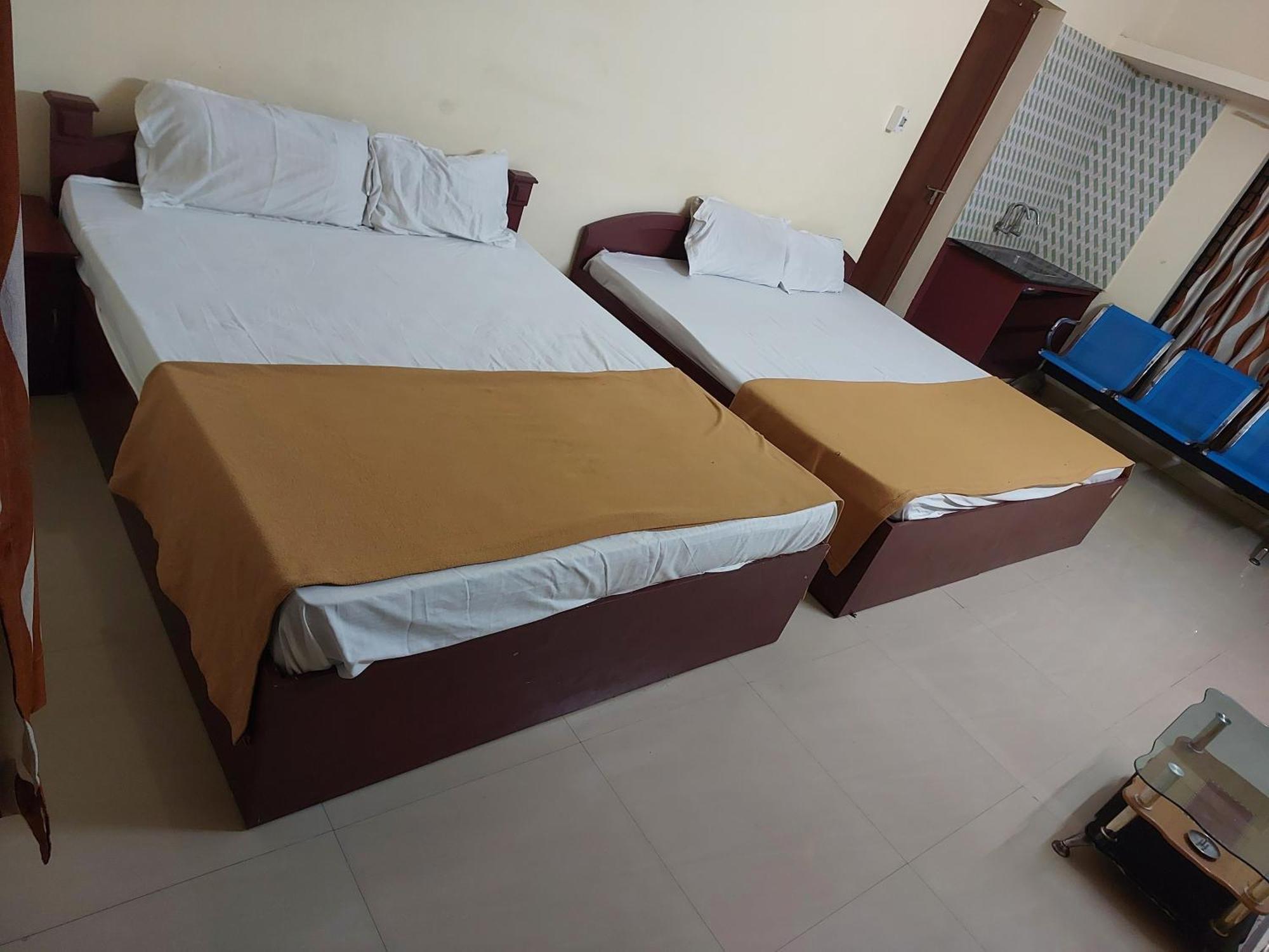 Adhithya Apartments กูรูวาเยอร์ ภายนอก รูปภาพ