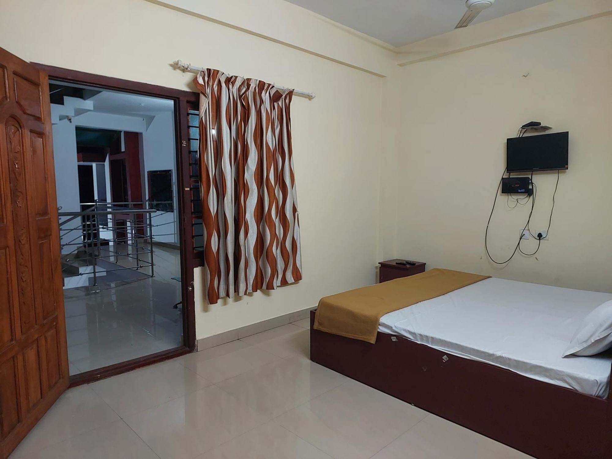Adhithya Apartments กูรูวาเยอร์ ภายนอก รูปภาพ