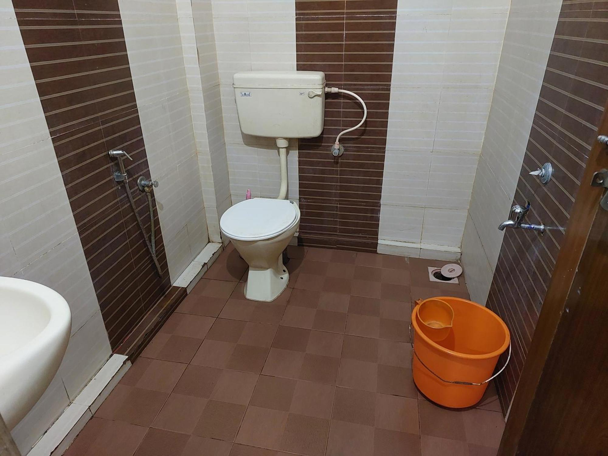 Adhithya Apartments กูรูวาเยอร์ ภายนอก รูปภาพ