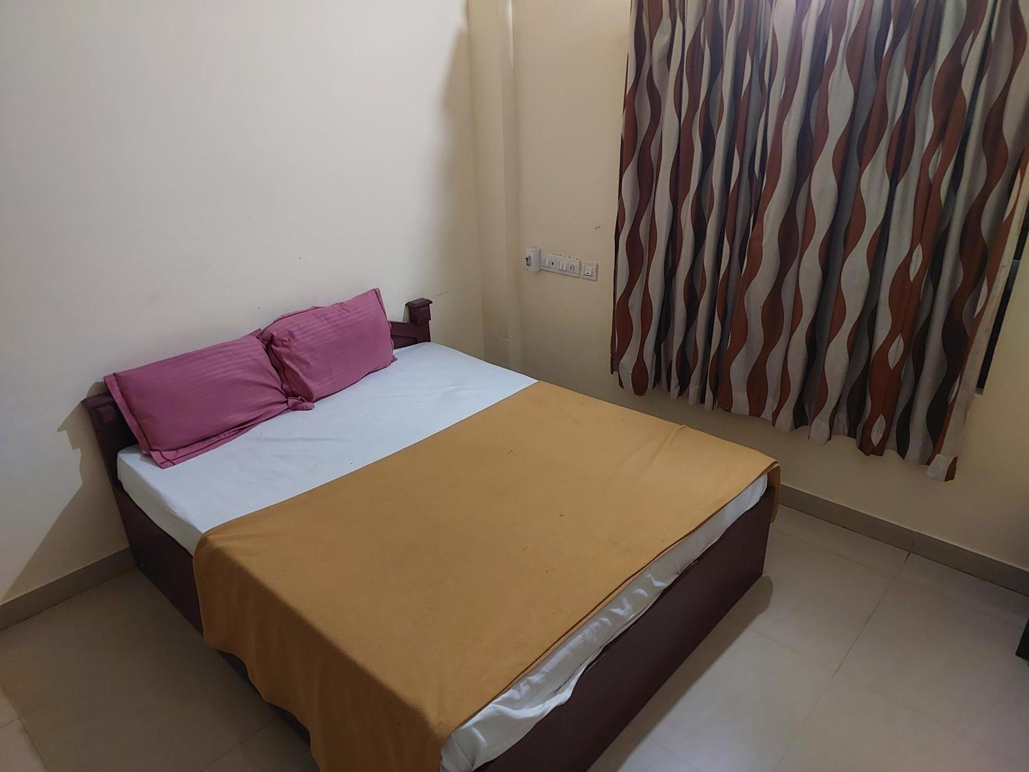 Adhithya Apartments กูรูวาเยอร์ ภายนอก รูปภาพ
