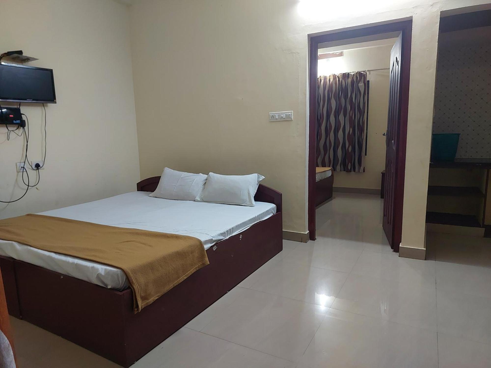 Adhithya Apartments กูรูวาเยอร์ ภายนอก รูปภาพ
